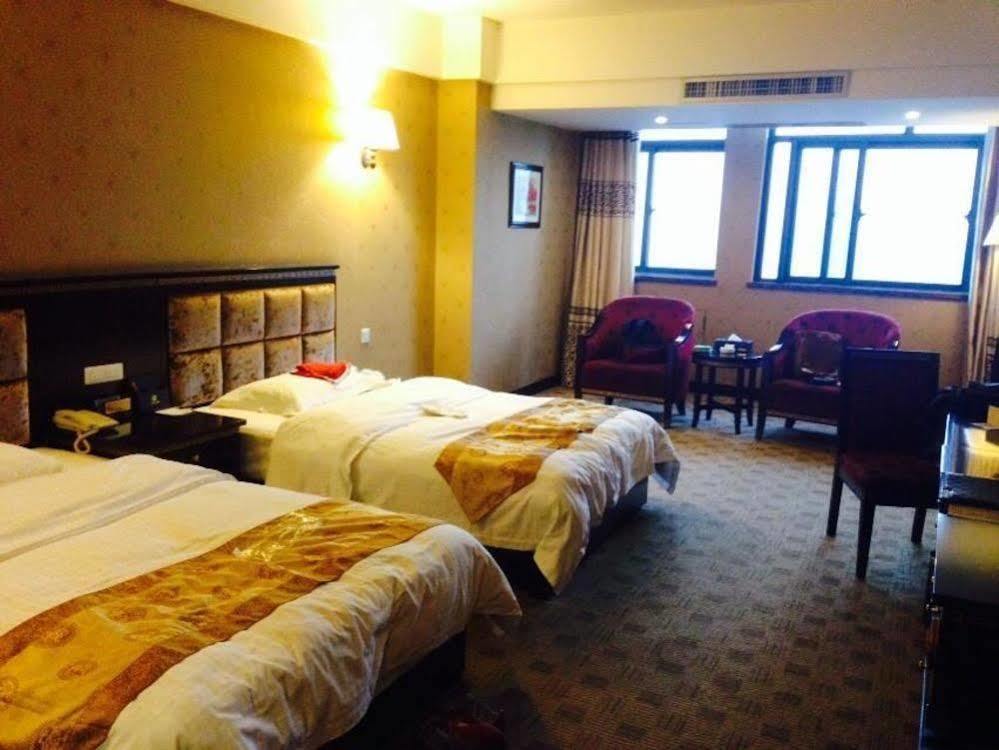 New Beacon Runfeng International Hotel Wuhan Extérieur photo