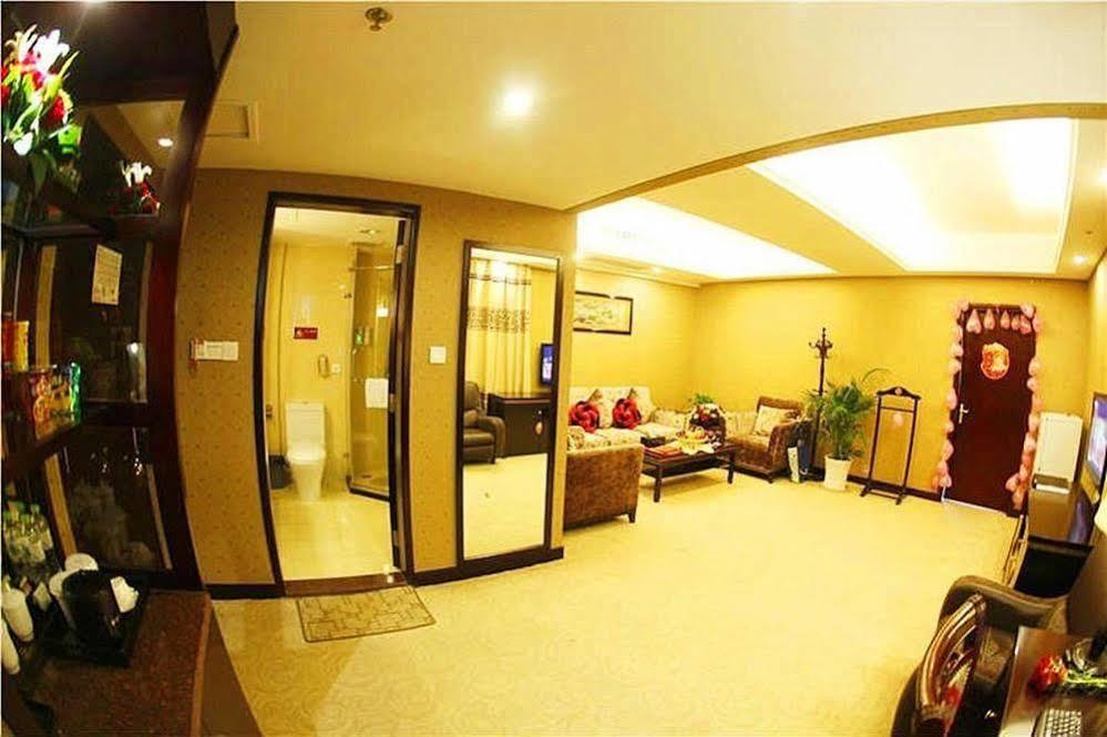 New Beacon Runfeng International Hotel Wuhan Extérieur photo