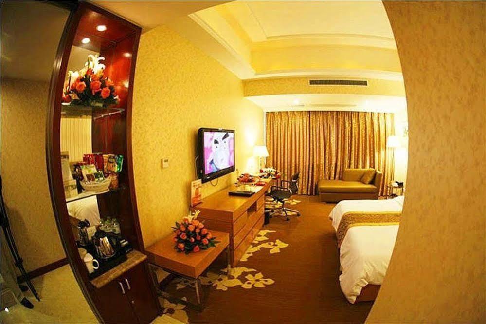 New Beacon Runfeng International Hotel Wuhan Extérieur photo