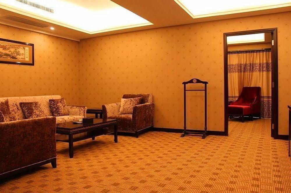 New Beacon Runfeng International Hotel Wuhan Extérieur photo