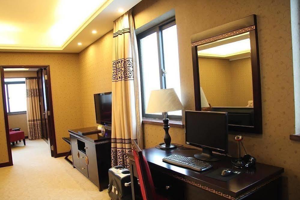 New Beacon Runfeng International Hotel Wuhan Extérieur photo